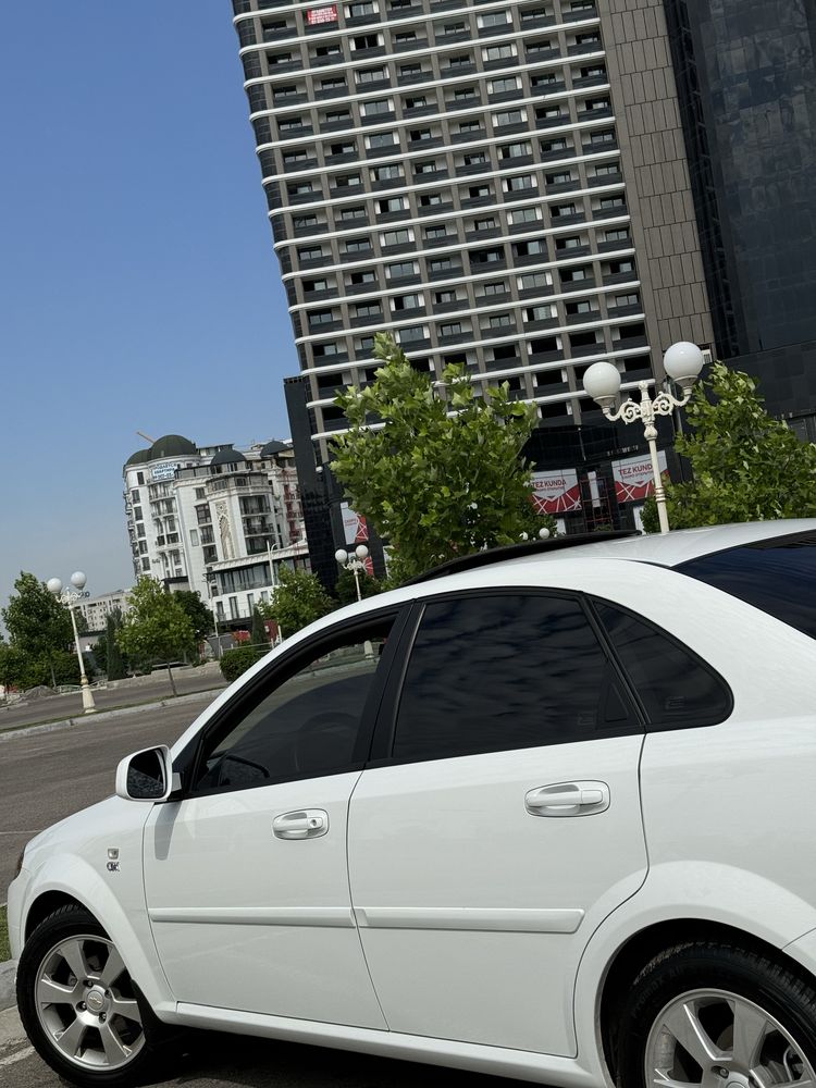 Jentra 2023 White Gas