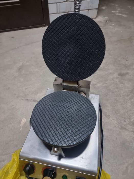 Продаю вафельницу, профессиональная для рожков, трубочек.