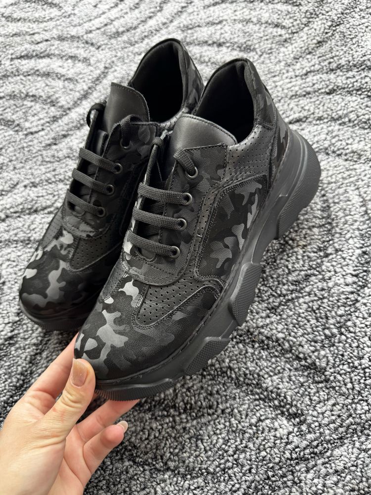 Pantofi sport din piele naturala, fabricati in Romania