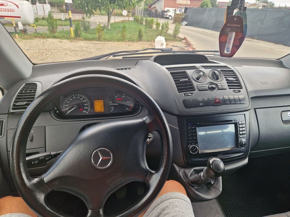 Mercedes Vito 8+1 si Opel vivaro.
