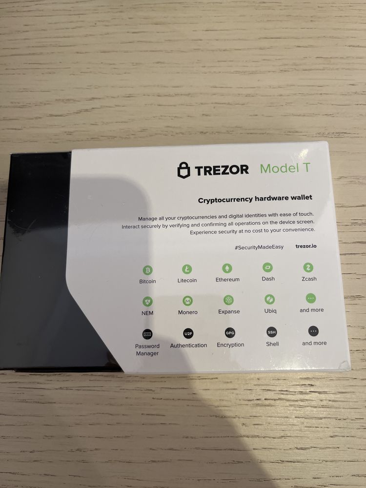 Холодный кошелек Trezor T, надежная защита криптовалюты,биткоин