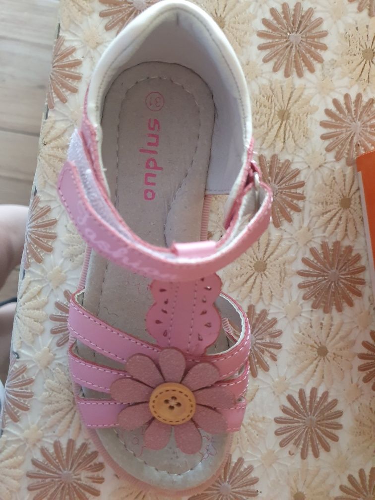 Sandale roz fetite