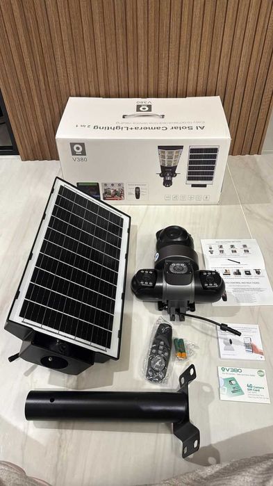 Camera cu 3 lentile și panou solar NOU pe piata