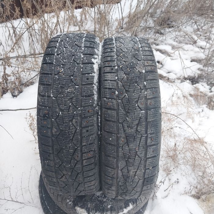 Продам 2 балона зимние продам резину шины зимние продам шипованную