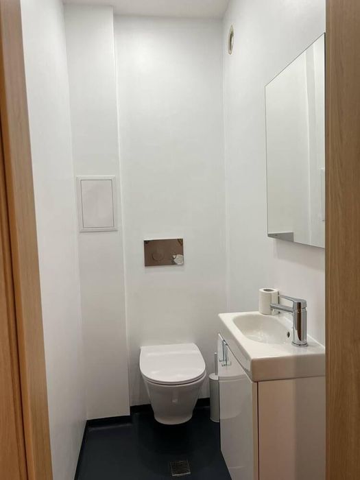 Дава се под наем Тристаен апартамент в Бургас, Център - 92 кв.м за 969 € - Снимка #5