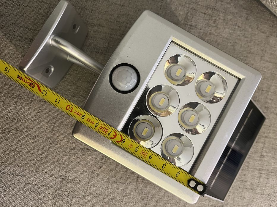Lampa solara proiector curte cu acumulator  150 lumeni mica noua