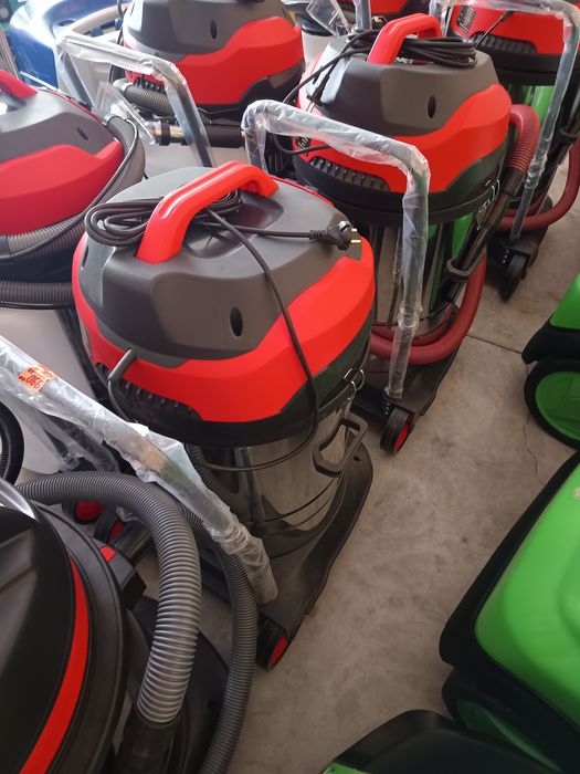 Професионална три моторна прахосмукачка