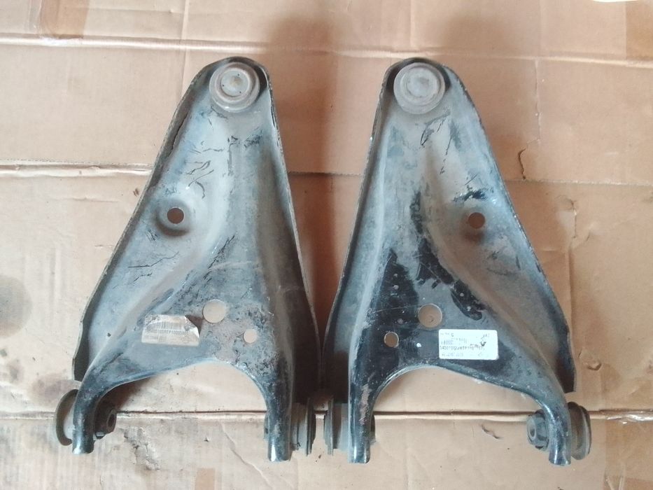 Лада Ларгус передний рычаг