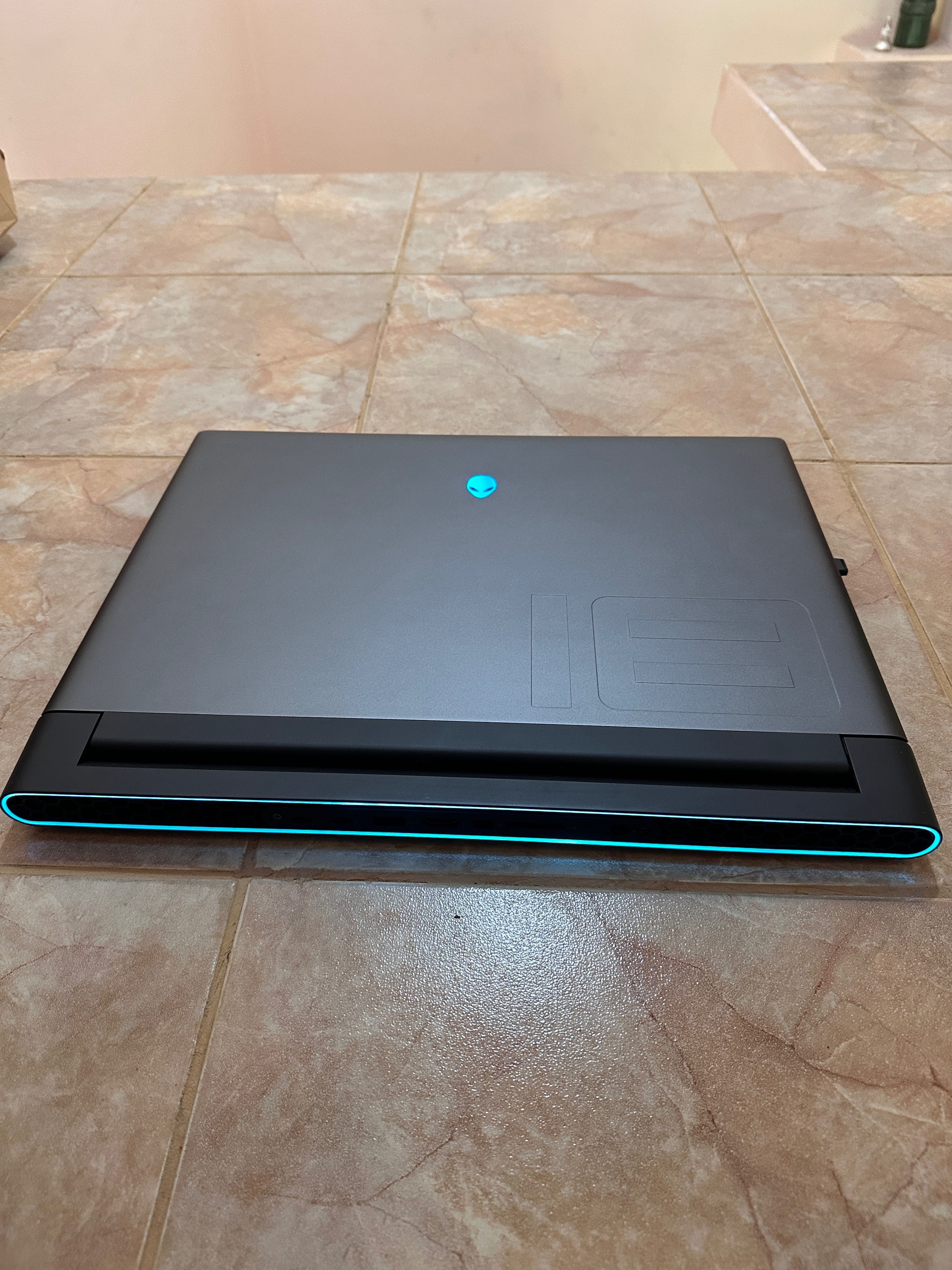 Alienware M18 RTX4090 Лаптоп