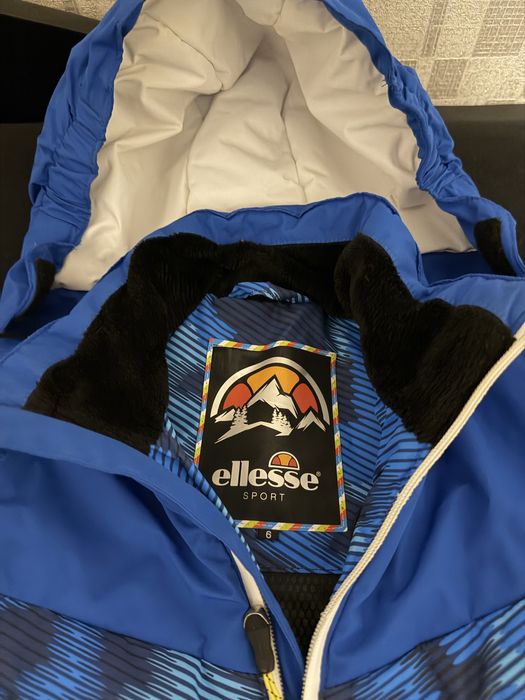 Продавам детско непромокаемо яке за 6 годишно момче