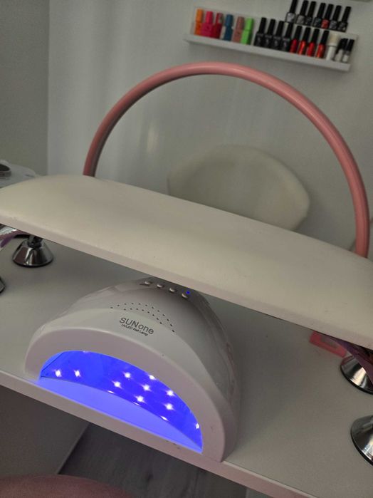 Бюро за маникюр и цялостно обурудване