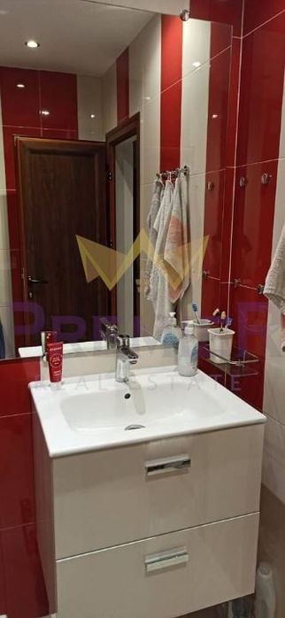 Продава се Тристаен апартамент в Бургас, Лазур - 125 кв.м за 1976 €/кв.м - Снимка #6