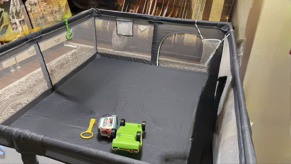 Продаю манеж для детей 200х180х65