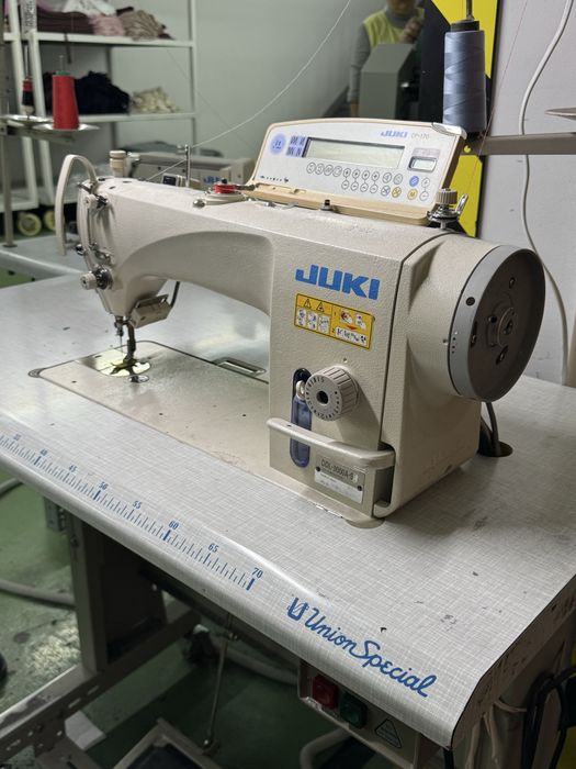 Tikuv mashinalari sotiladi