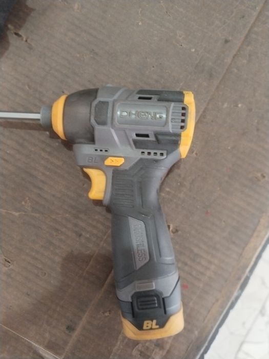 Шуруповёрт винтаверт в отличном состоянии с 2 акб