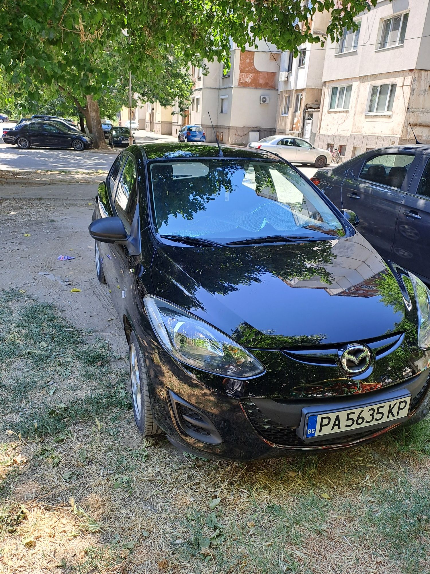 Лек автомобил mazda2