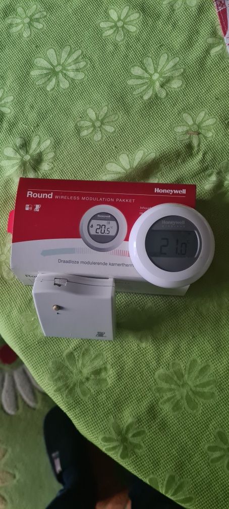 Термостат Honeywell +WIFI рутер за управление прес телефо