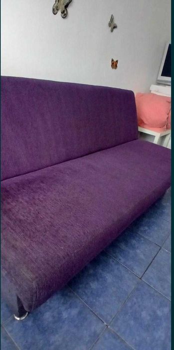 Canapea extensibilă cu ladă de depozitare spațioasă