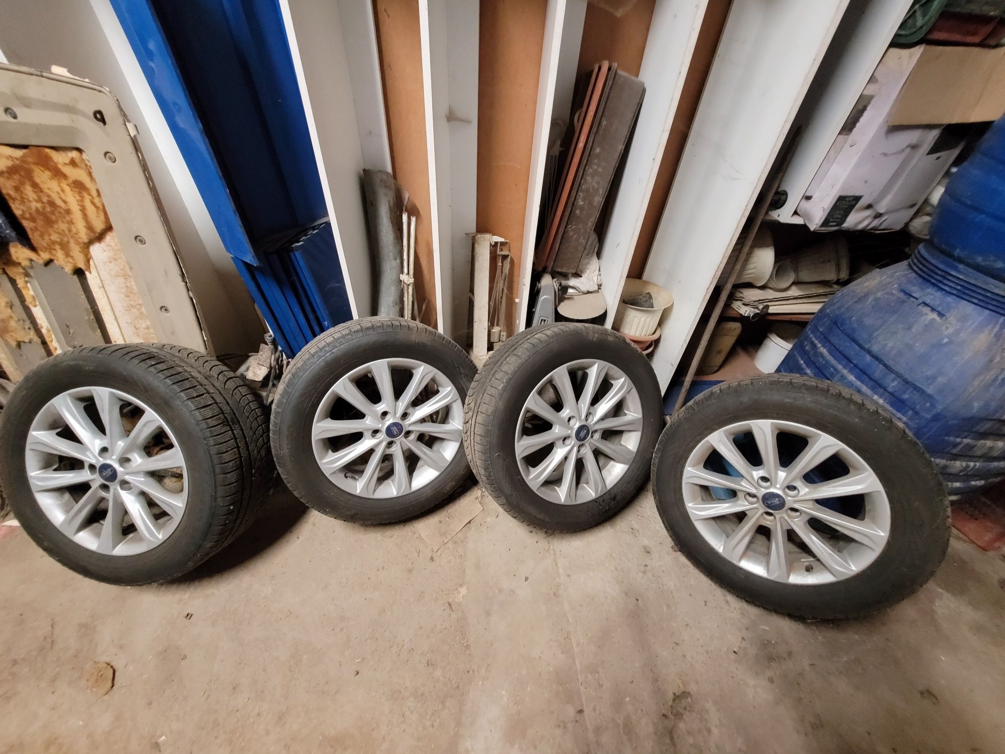 Jante aliaj original ford kuga r17 anvelope iarna Nokian  cu senzor