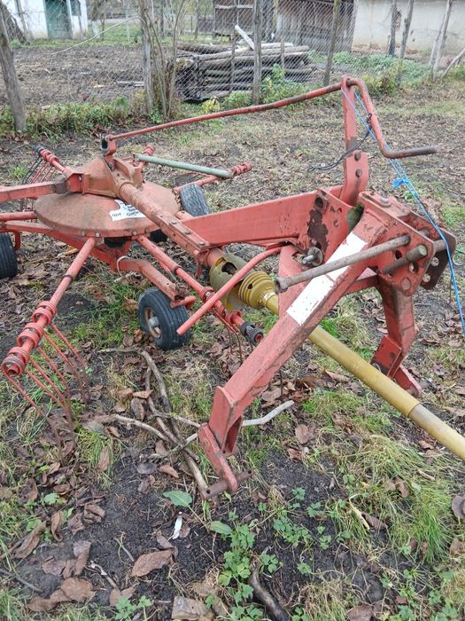 Vand grebla de adulation