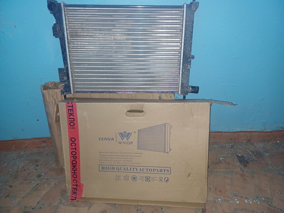 Основной радиатор охлаждения  на хундай акцент,новый и вентилятор  б.у