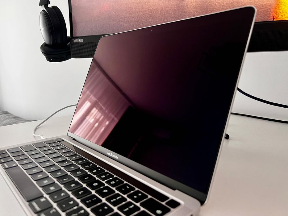 MacBook Pro M1 - case THULE cadou!