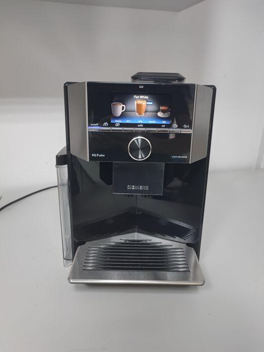 Espresor Siemens EQ 9 Plus ExtraKlasse cu ecran color si cana lapte