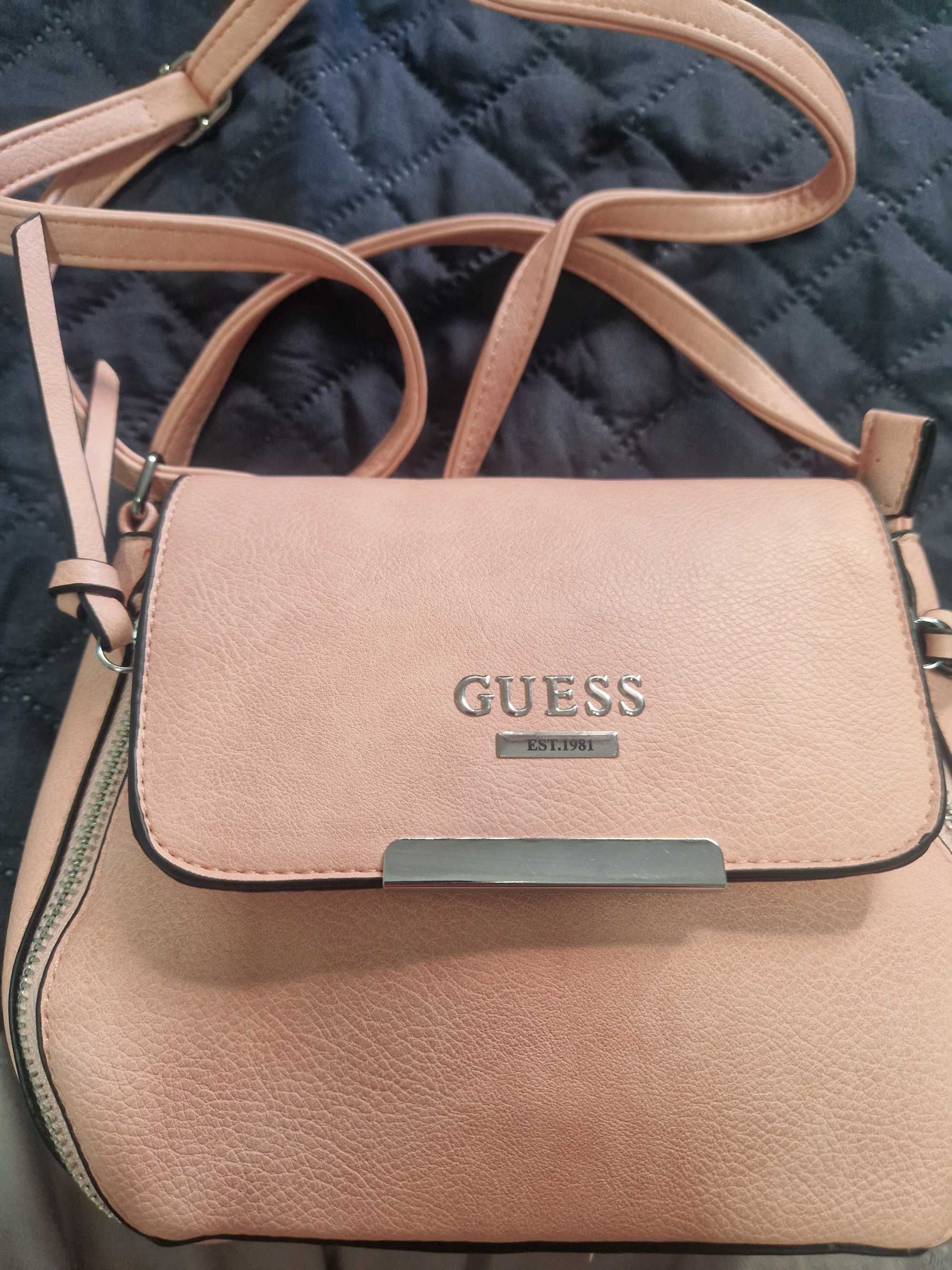 Чанта Guess перфектно състояние