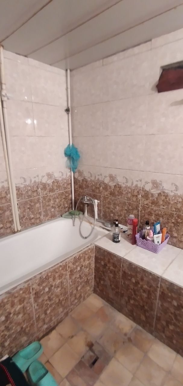 Uy sotiladi 5 xona