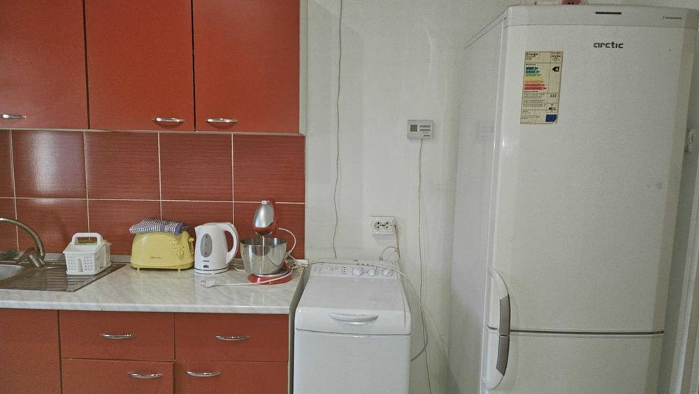Mobila de bucatarie+ electrocasnice (detalii in descrierea anuntului)