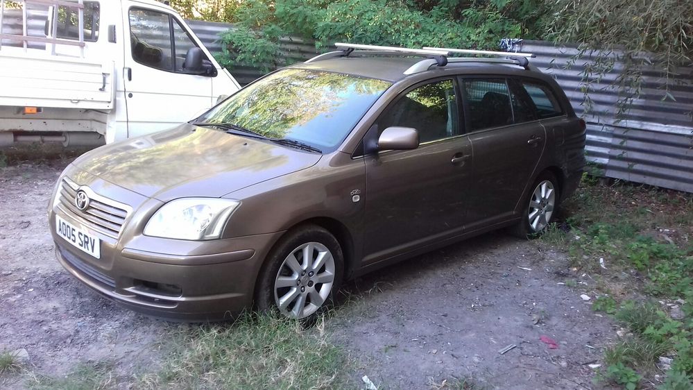 Toyota Avensis 2.0d4d 116к.с на части комби