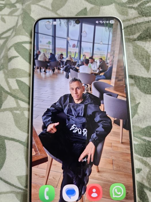 Samsung s24 simplu la schimb cu un Ipone 14 sau 14 pro