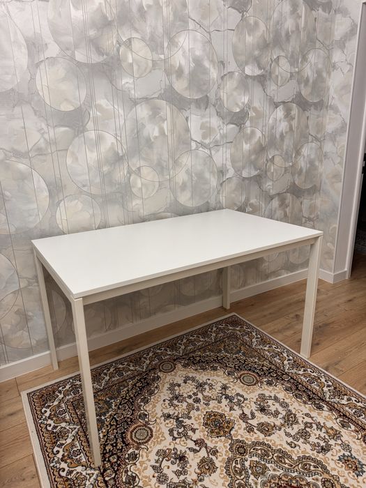 Стол и 6 стулья общ за 65 тыс