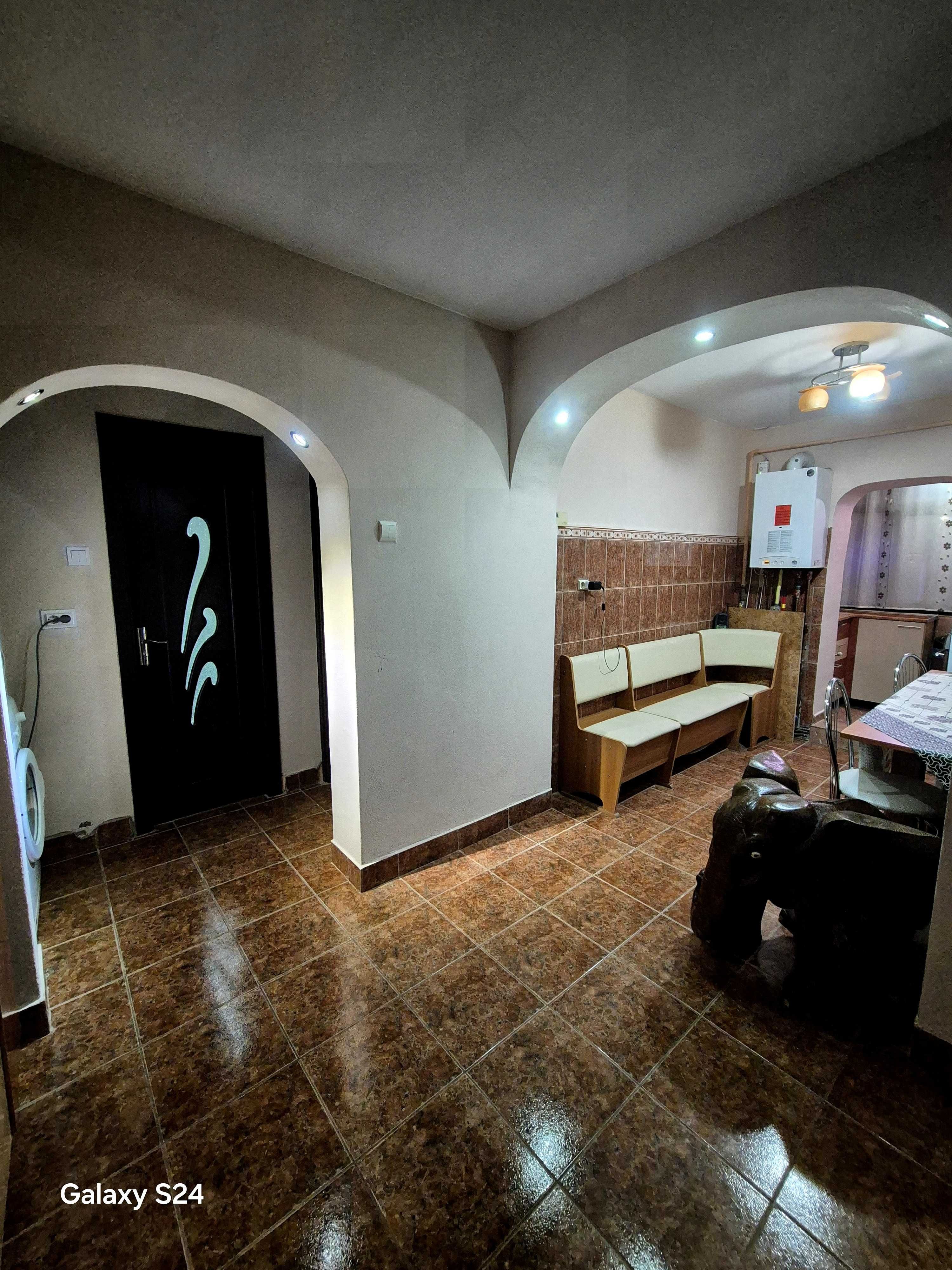Apartament 2 Camere Decomandat 45m2 Curtea de Arges 60000 euro