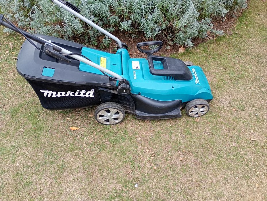 Mașina de tuns gazon Makita ELM3720