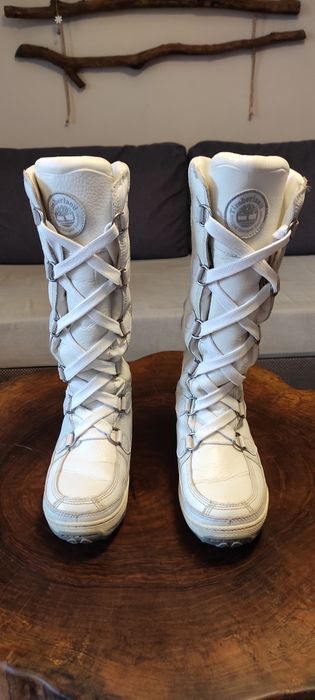 Бели кожени ботуши Timberland 37.5