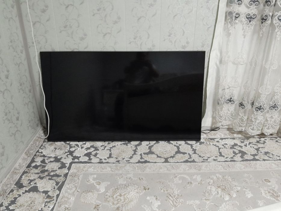 Telvizor sotiladi ekran pastki tomonsan palasa tushgan