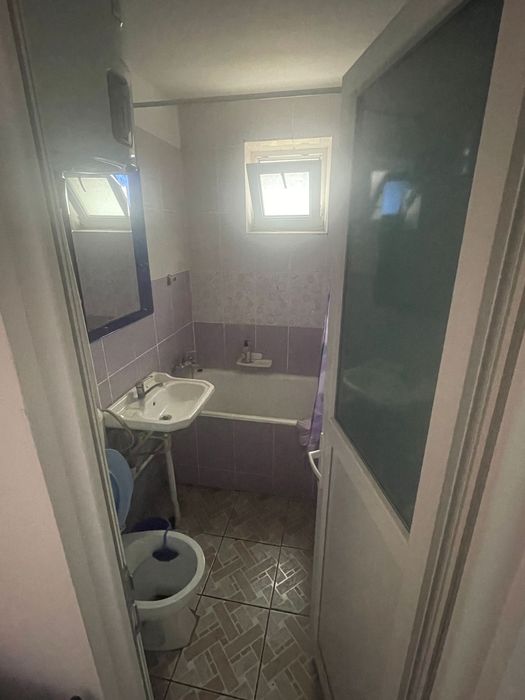Vând apartament zona catanga Bloc j1 etaj 2!