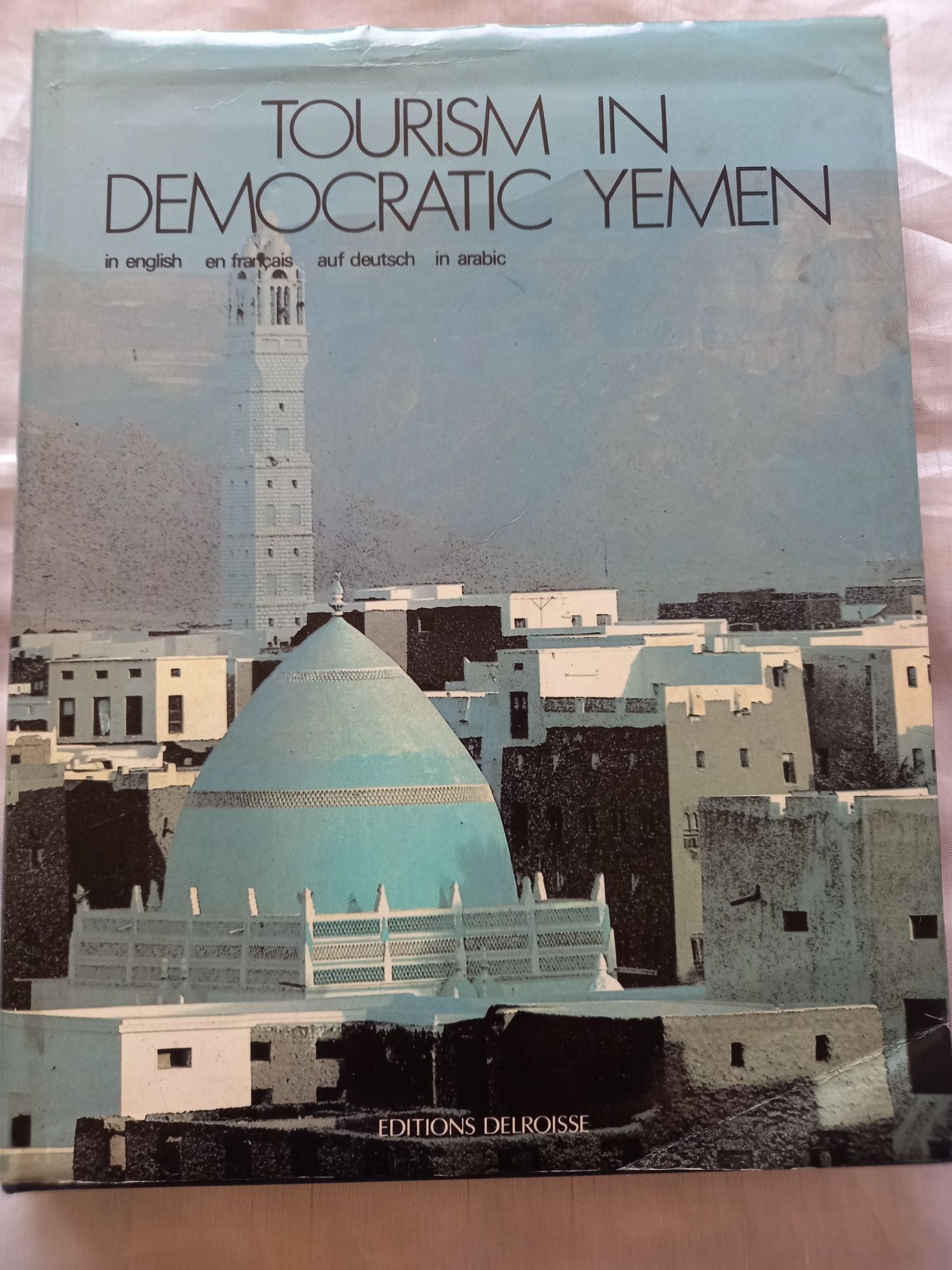 Книга ”Tourism in Democratic Yemen”, 220 стр