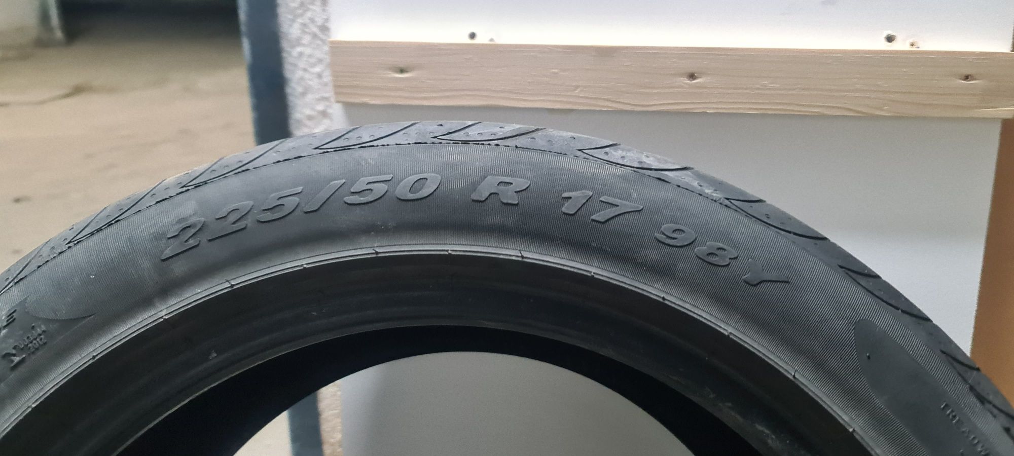 225/50/17 летни гуми Pirelli
