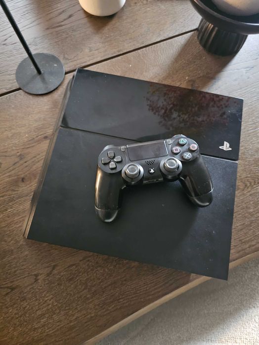 Ps4 + 1 controller 1 joc 1000gb