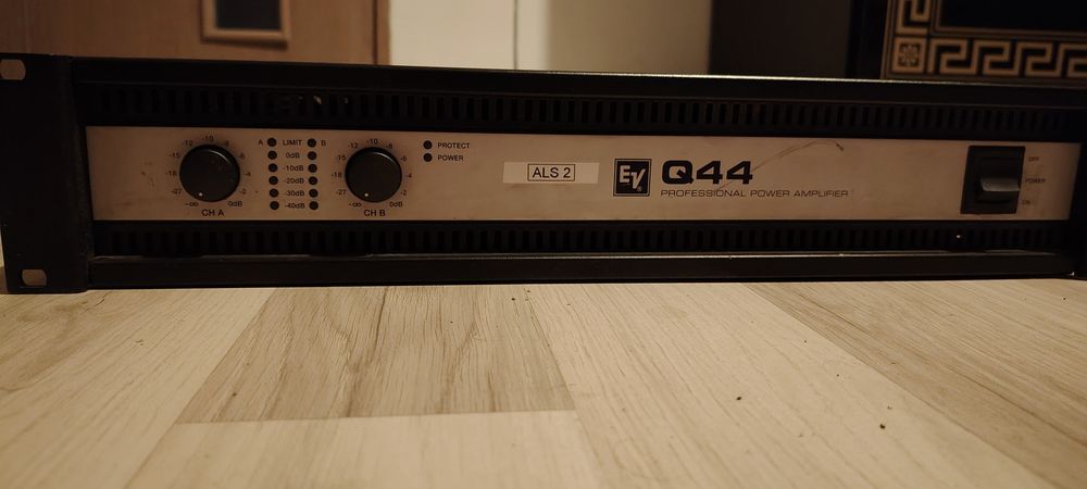 Electro Voice q44