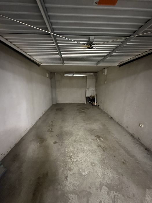 Самостоятелен гараж Кръстова вада