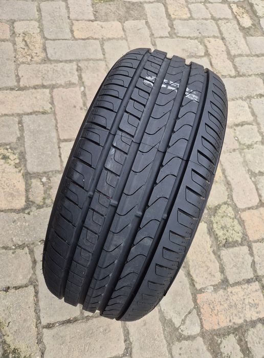 O bucată 225/40 R18 vară - una Pirelli Dunlop