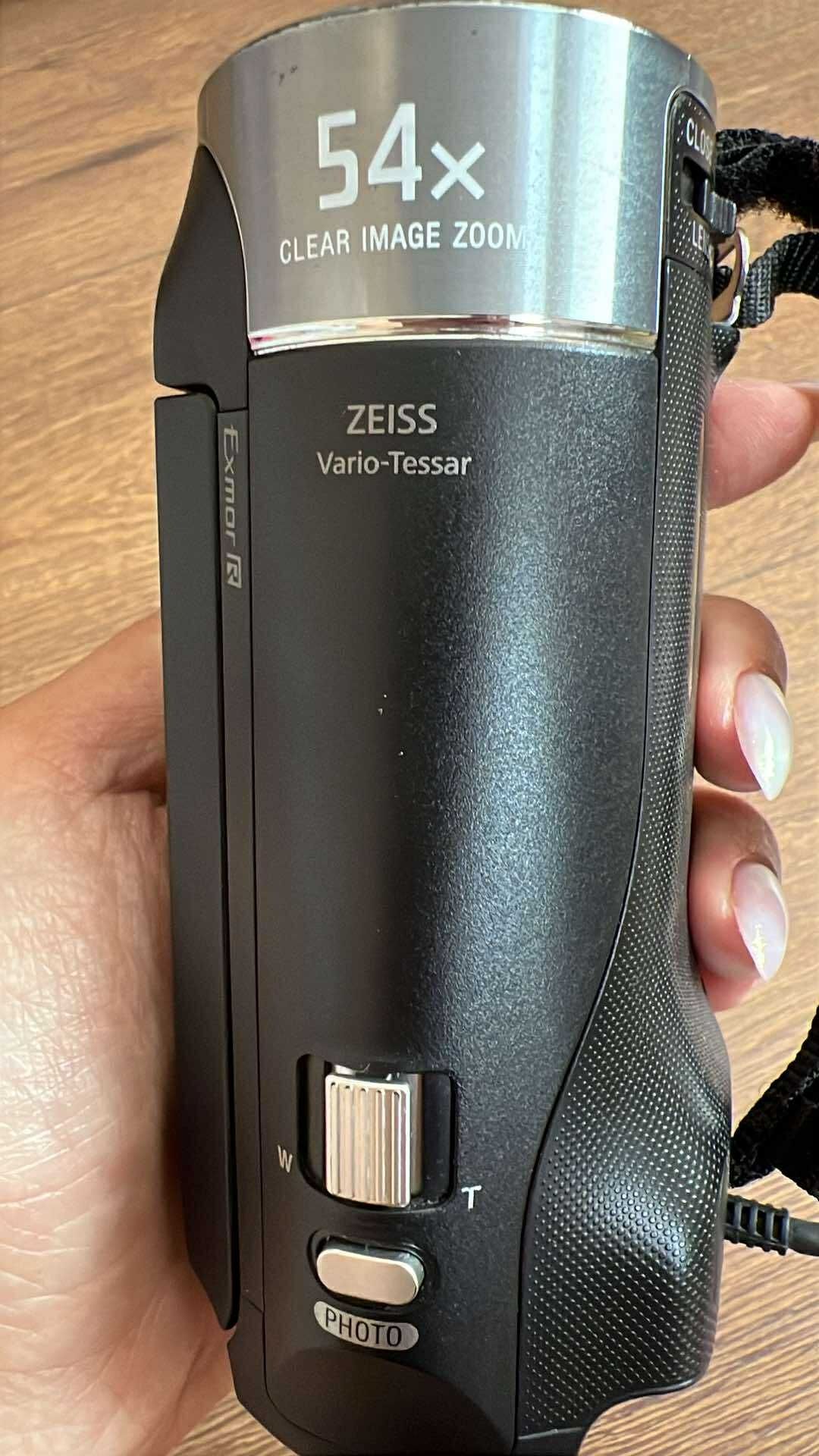 Видео камера Sony CX240e