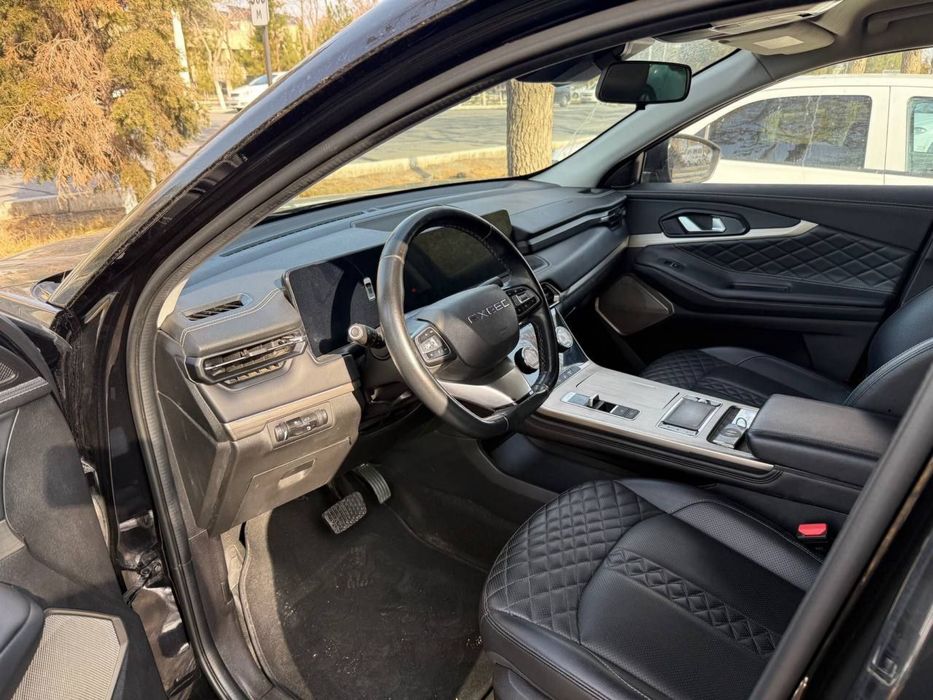 Exeed TXL premium rusumli avtomashina sotiladi