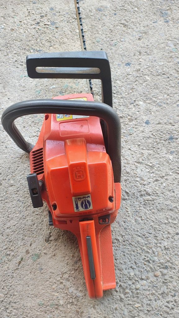 Vând drujba Husqvarna 136.urgent