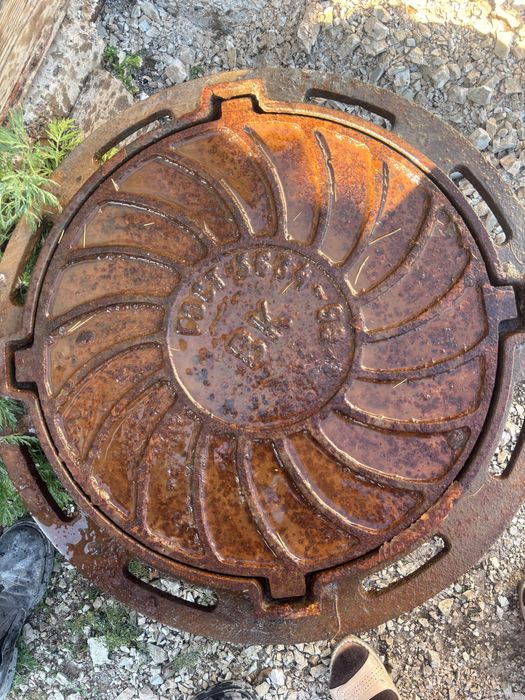 Канализационный люк