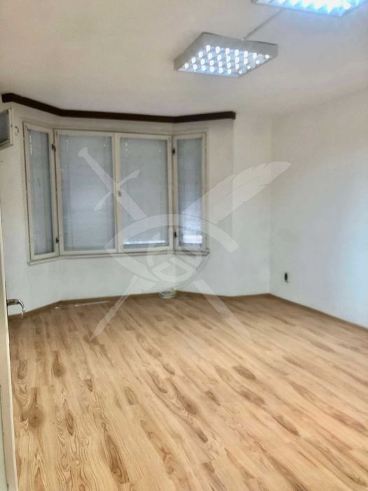 Дава се под наем Офис в Варна, ВИНС - 100 кв.м за 430 € - Снимка #4