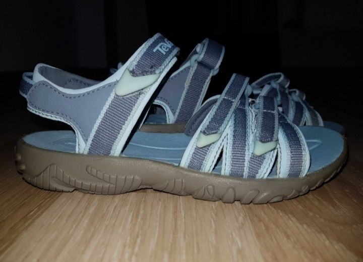 Adidasi Sandale Teva mărimea 29 boost jordan